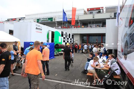 24h-Rennen 2007 - Boxengasse + Startaufstellung 06