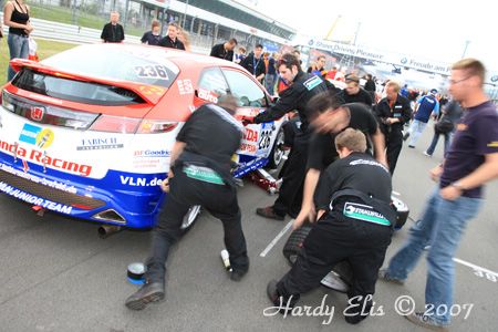 24h-Rennen 2007 - Boxengasse + Startaufstellung 80