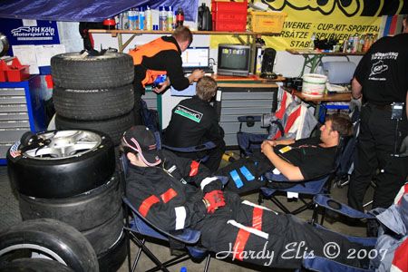 24h-Rennen 2007 - Boxengasse Nacht 04