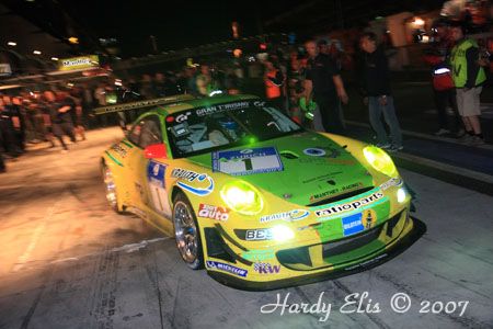 24h-Rennen 2007 - Boxengasse Nacht 13