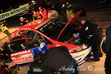 24h-Rennen 2007 - Boxengasse Nacht 17