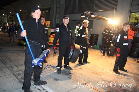 24h-Rennen 2007 - Boxengasse Nacht 37