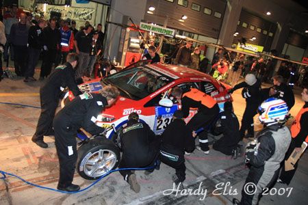 24h-Rennen 2007 - Boxengasse Nacht 40