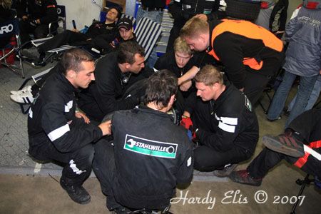 24h-Rennen 2007 - Boxengasse Nacht 45