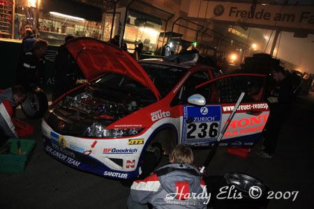 24h-Rennen 2007 - Boxengasse Nacht 73