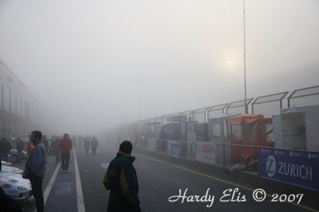 24h-Rennen 2007 - Boxengasse Nacht 84