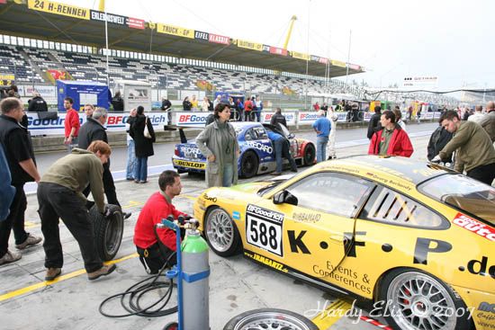 VLN 30-09-06 01 Fahrerlager 07