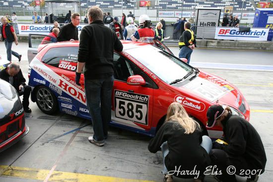 VLN 30-09-06 01 Fahrerlager 18