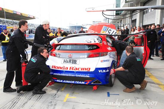 VLN 31-03-2007 03 Boxengasse 03