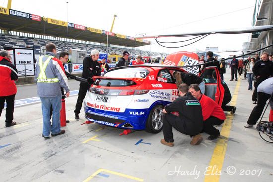 VLN 31-03-2007 03 Boxengasse 04