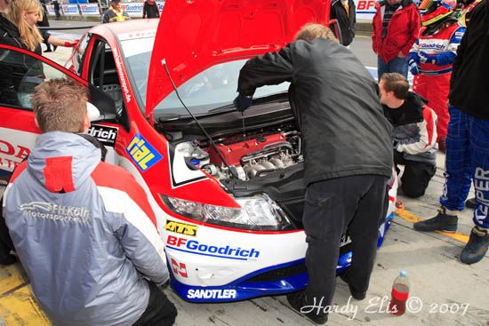 VLN 31-03-2007 03 Boxengasse 06