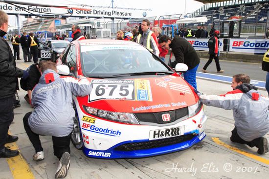 VLN 31-03-2007 03 Boxengasse 07