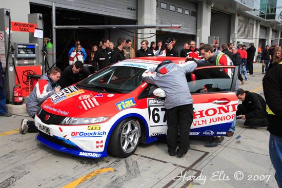 VLN 31-03-2007 03 Boxengasse 08