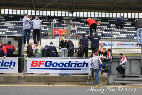 VLN 31-03-2007 03 Boxengasse 18