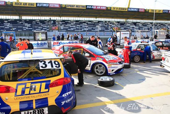 VLN 14-04-2007 01 Boxengasse 003