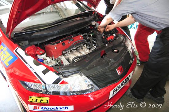 VLN 14-04-2007 01 Boxengasse 018