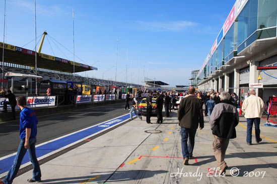 VLN 14-04-2007 01 Boxengasse 024