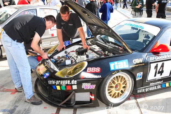 VLN 14-04-2007 01 Boxengasse 050