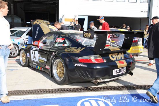 VLN 14-04-2007 01 Boxengasse 051