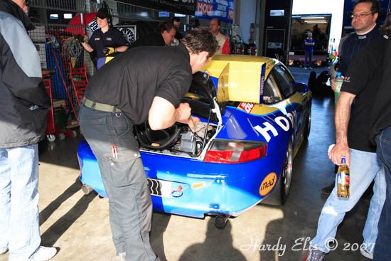 VLN 14-04-2007 01 Boxengasse 058