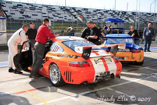 VLN 14-04-2007 01 Boxengasse 069