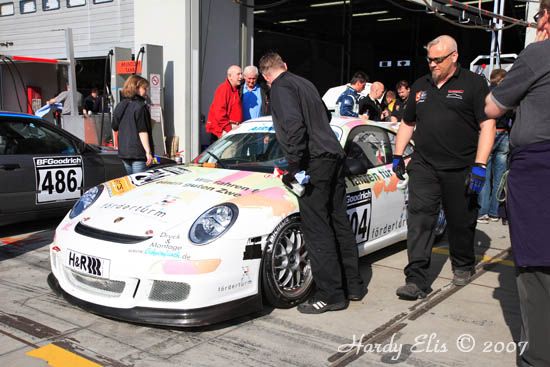 VLN 14-04-2007 01 Boxengasse 072