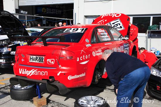 VLN 14-04-2007 01 Boxengasse 076