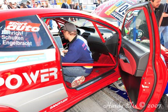 VLN 14-04-2007 01 Boxengasse 081