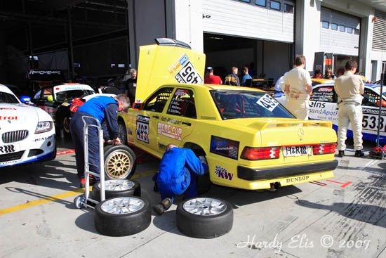 VLN 14-04-2007 01 Boxengasse 084