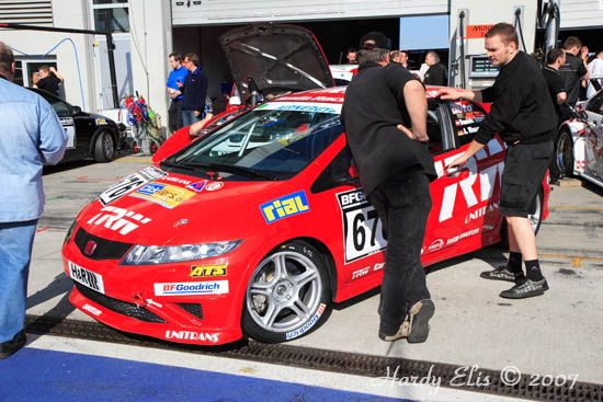 VLN 14-04-2007 01 Boxengasse 090