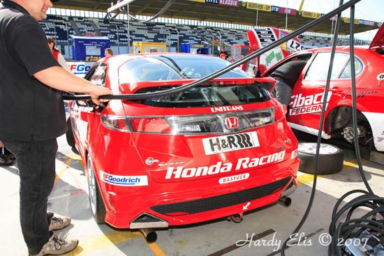 VLN 14-04-2007 01 Boxengasse 094