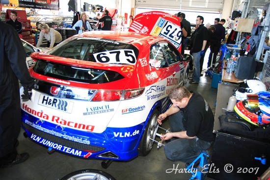 VLN 14-04-2007 01 Boxengasse 098