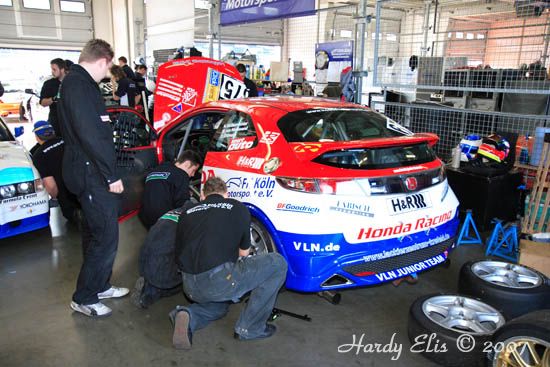 VLN 14-04-2007 01 Boxengasse 102