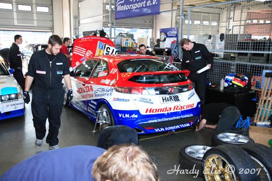 VLN 14-04-2007 01 Boxengasse 104