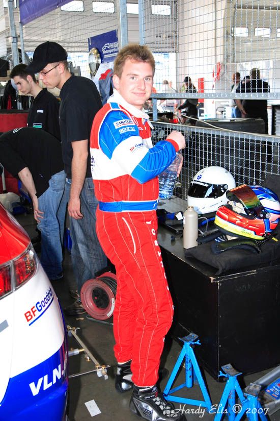 VLN 14-04-2007 01 Boxengasse 109