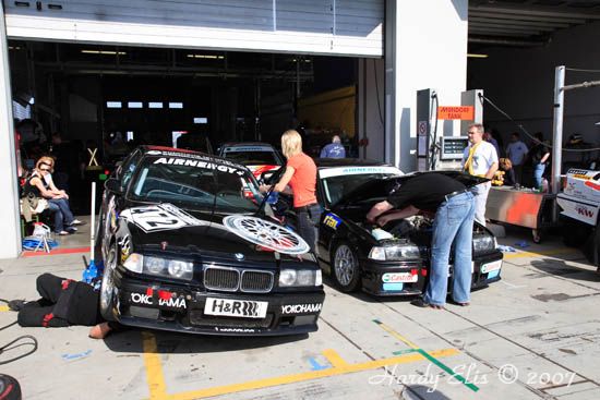 VLN 14-04-2007 01 Boxengasse 111