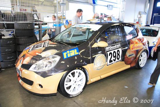 VLN 14-04-2007 01 Boxengasse 123