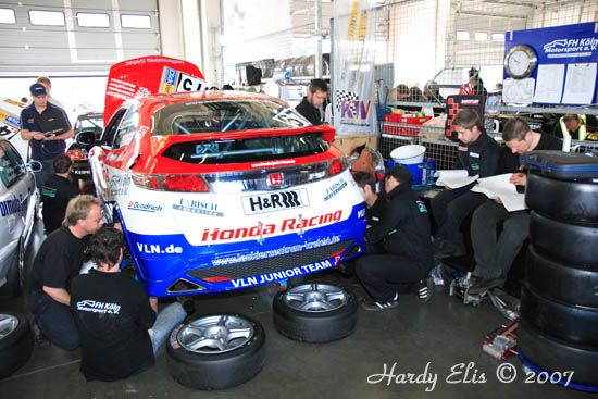 VLN 28-04-2007 01 Boxengasse 01