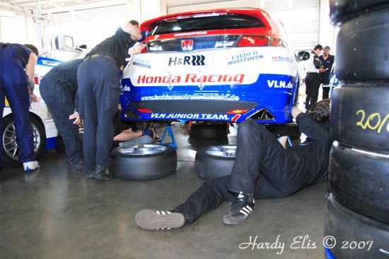 VLN 28-04-2007 01 Boxengasse 02