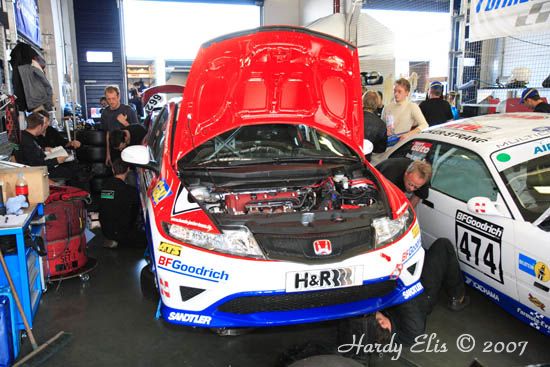 VLN 28-04-2007 01 Boxengasse 03