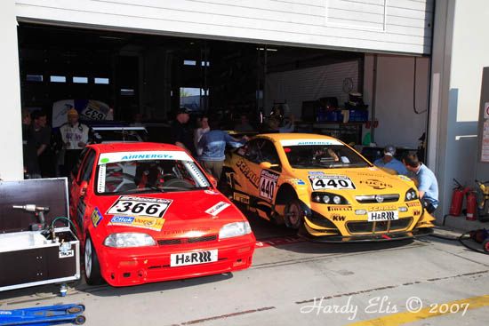 VLN 28-04-2007 01 Boxengasse 07