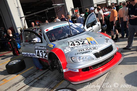 VLN 28-04-2007 01 Boxengasse 13