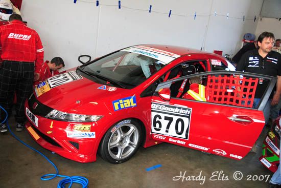 VLN 28-04-2007 01 Boxengasse 15