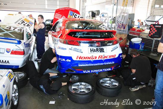 VLN 28-04-2007 01 Boxengasse 20