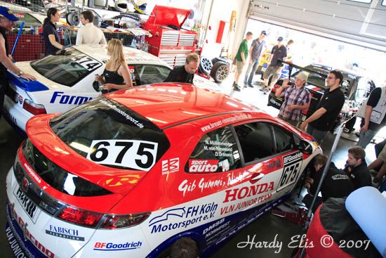 VLN 28-04-2007 01 Boxengasse 26