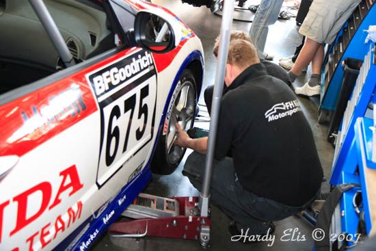 VLN 28-04-2007 01 Boxengasse 29