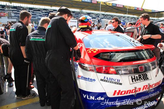 VLN 28-04-2007 01 Boxengasse 37