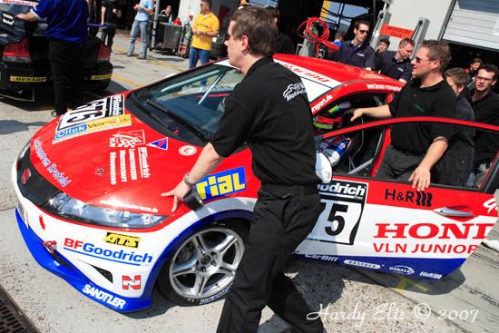 VLN 28-04-2007 01 Boxengasse 42