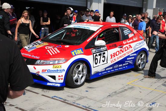 VLN 28-04-2007 04 Boxenstop 01