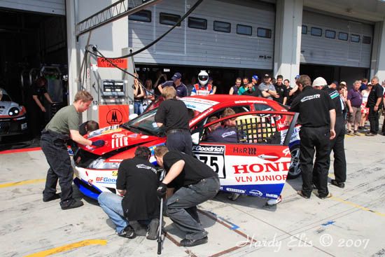 VLN 28-04-2007 04 Boxenstop 02